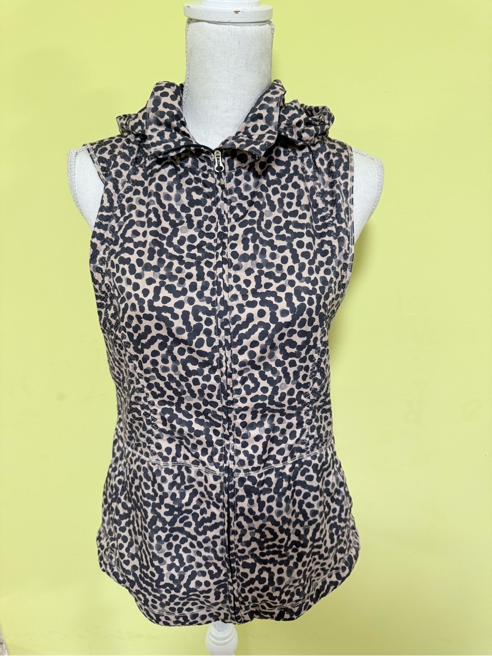 lululemon athletica Sleeveless Zip-Up Leopard Print Tank - Beige/Black